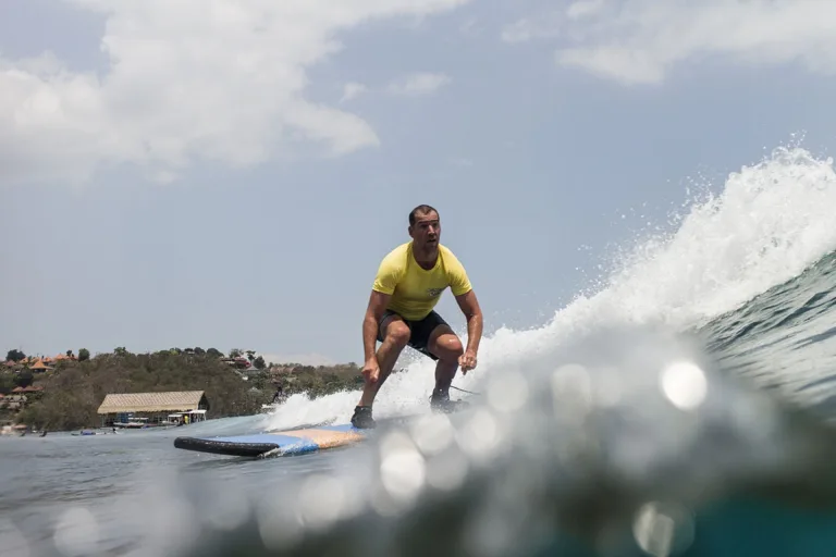 Beginner Surf Lessons in Nusa Lembongan: Retreat Guest Guide